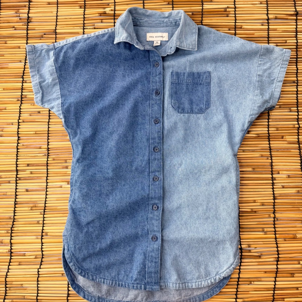 Free Assembly Two Tone Colorblock Denim Top XS Blue Short Sleeve Button Down